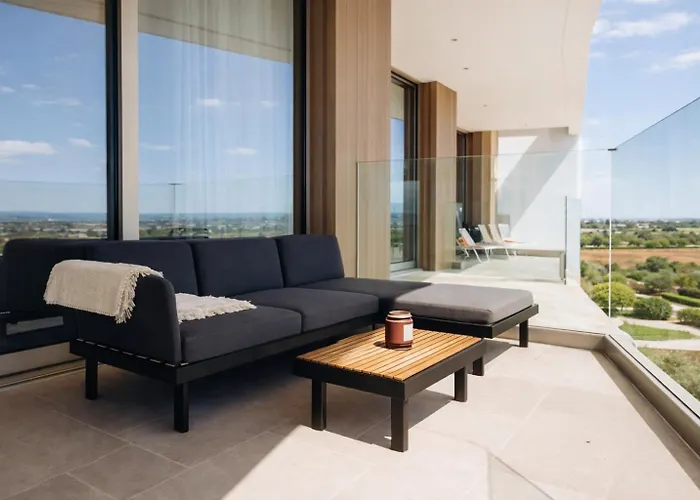 Daire New Luxury 2br Seaview Apt, Sun City, Pool And Aya Napa