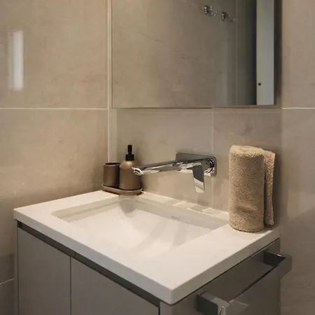 New Luxury 2br Seaview Apt, Sun City, Pool And 아이아 나파
