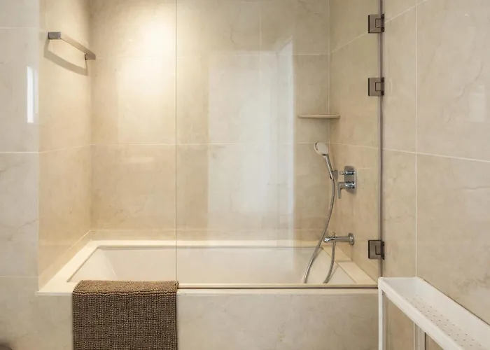 شقة New Luxury 2br Seaview Apt, Sun City, Pool And أيا نابا